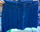 Falda short pliegue contorno